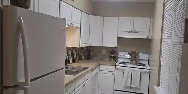 Image 3: Kitchen 2