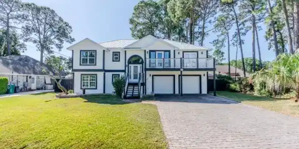 641 Bayshore Dr Drive