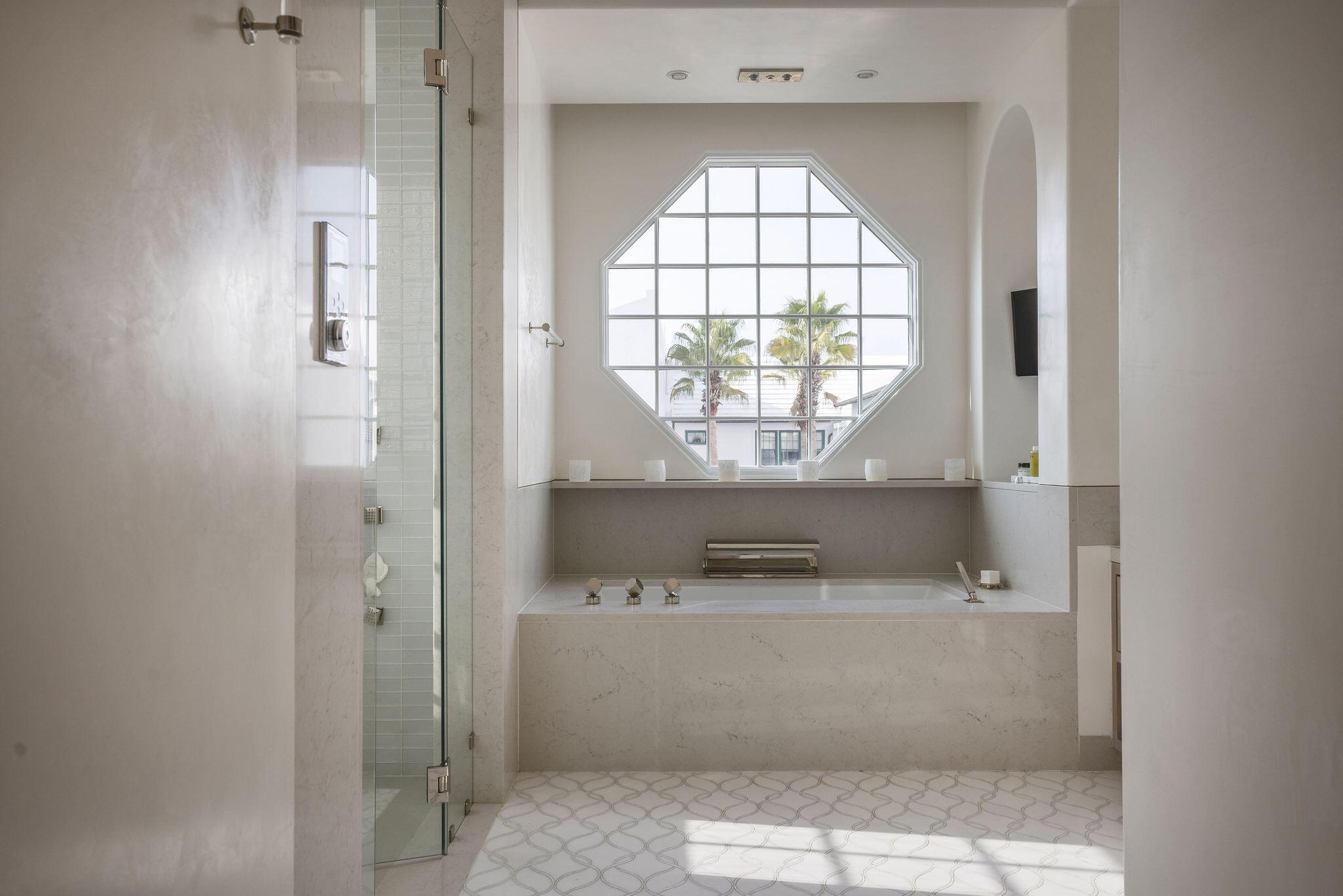 Image 3: Image #3 Bathroom