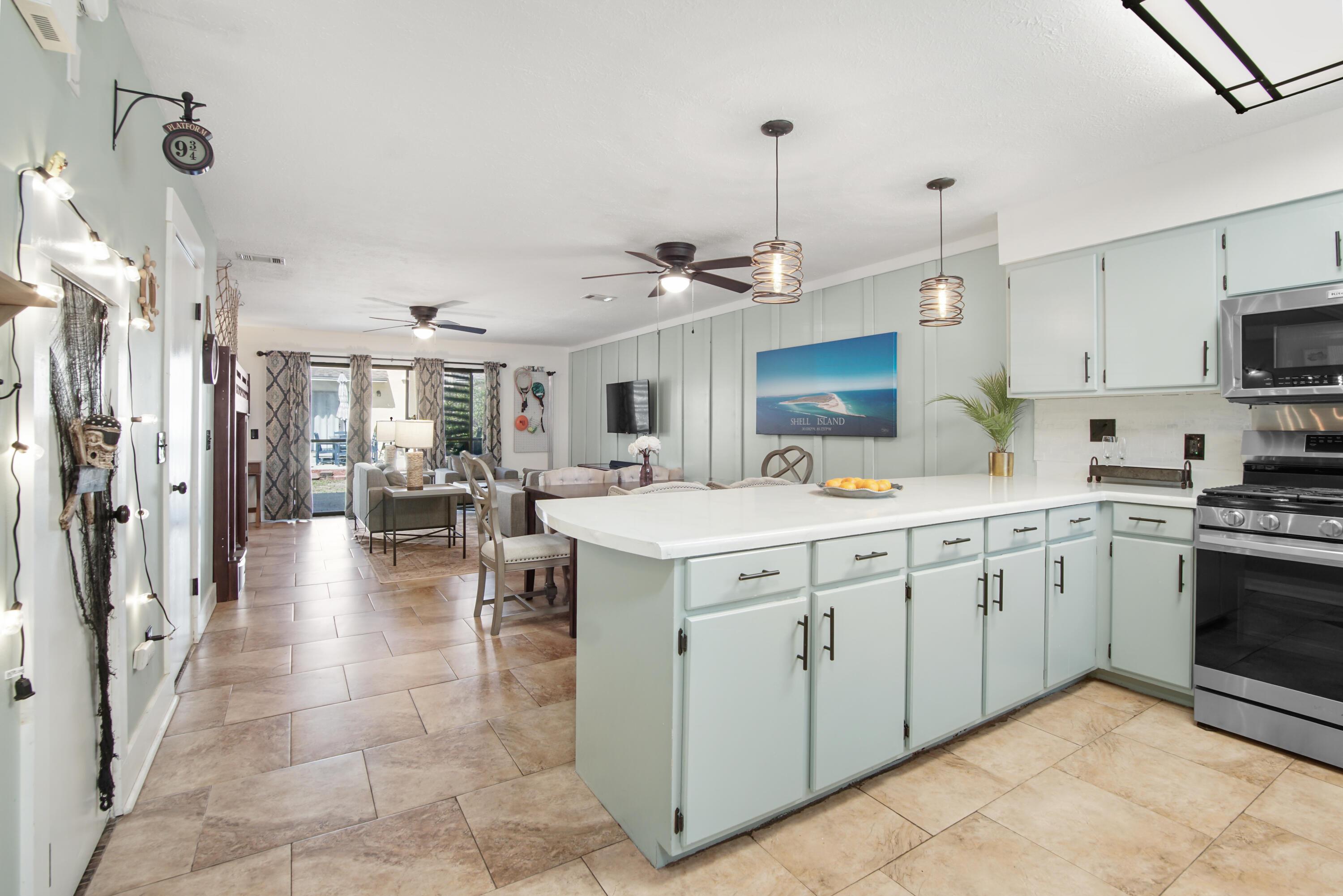 Image 3: Kitchen