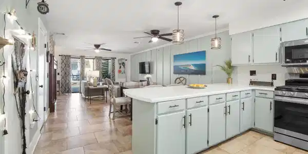 Image 3: Kitchen