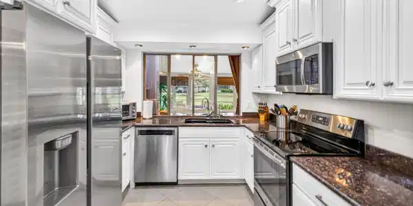 Image 3: Kitchen