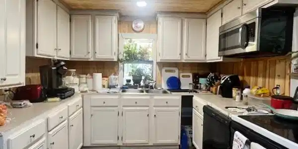 Image 2: Kitchen with new flooring