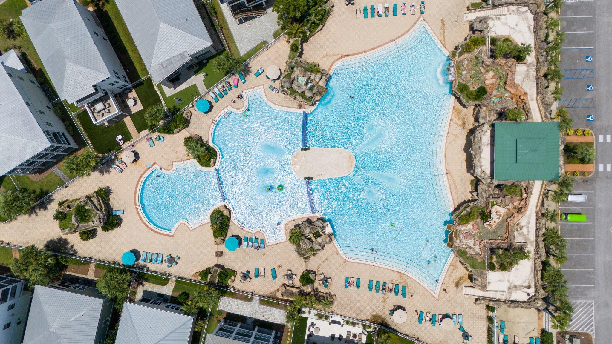 Image 2: Fabulous resort-style pool!