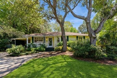 219 NE Greenbrier Drive