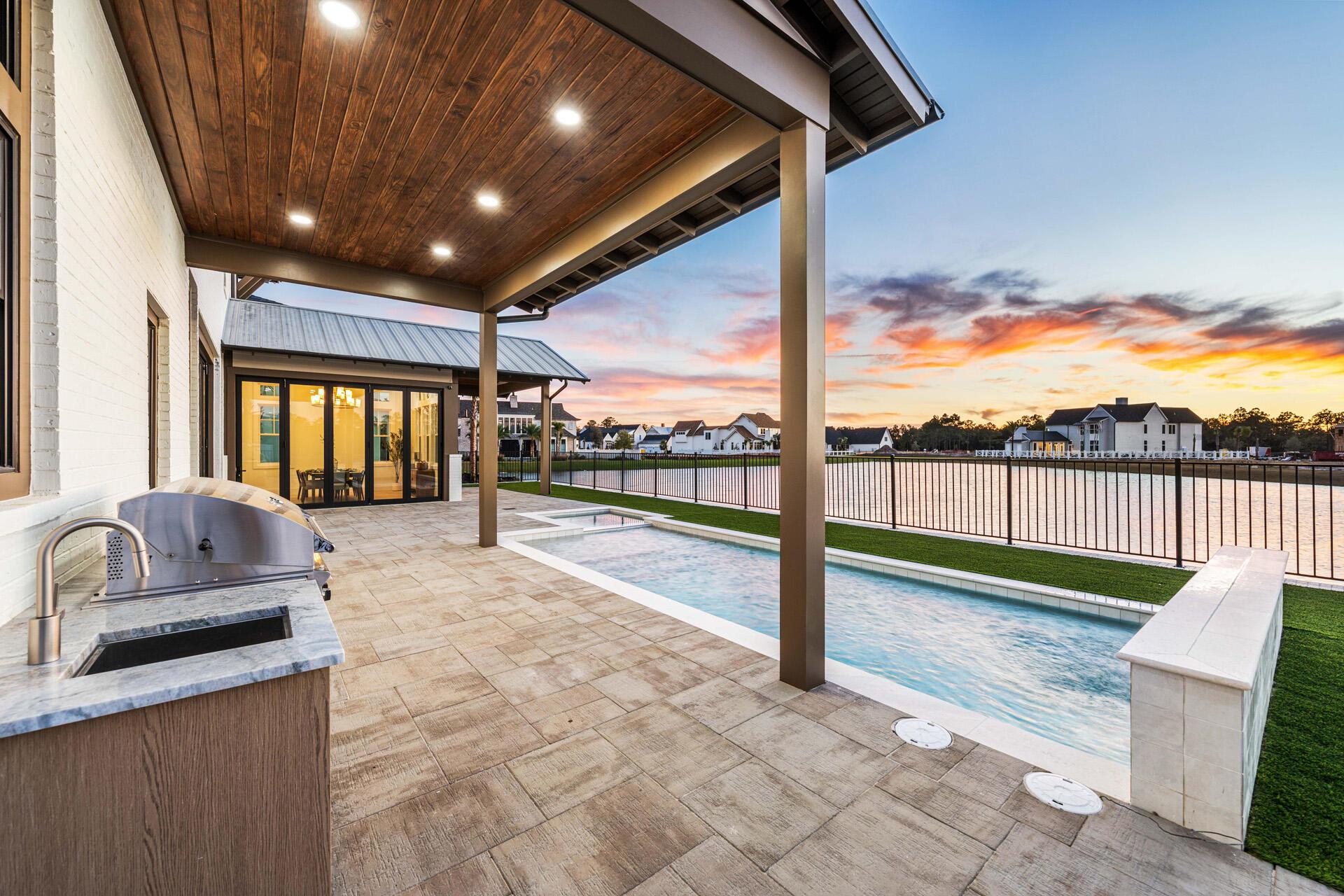 Image 2: 75-N-Southern-Cross-02