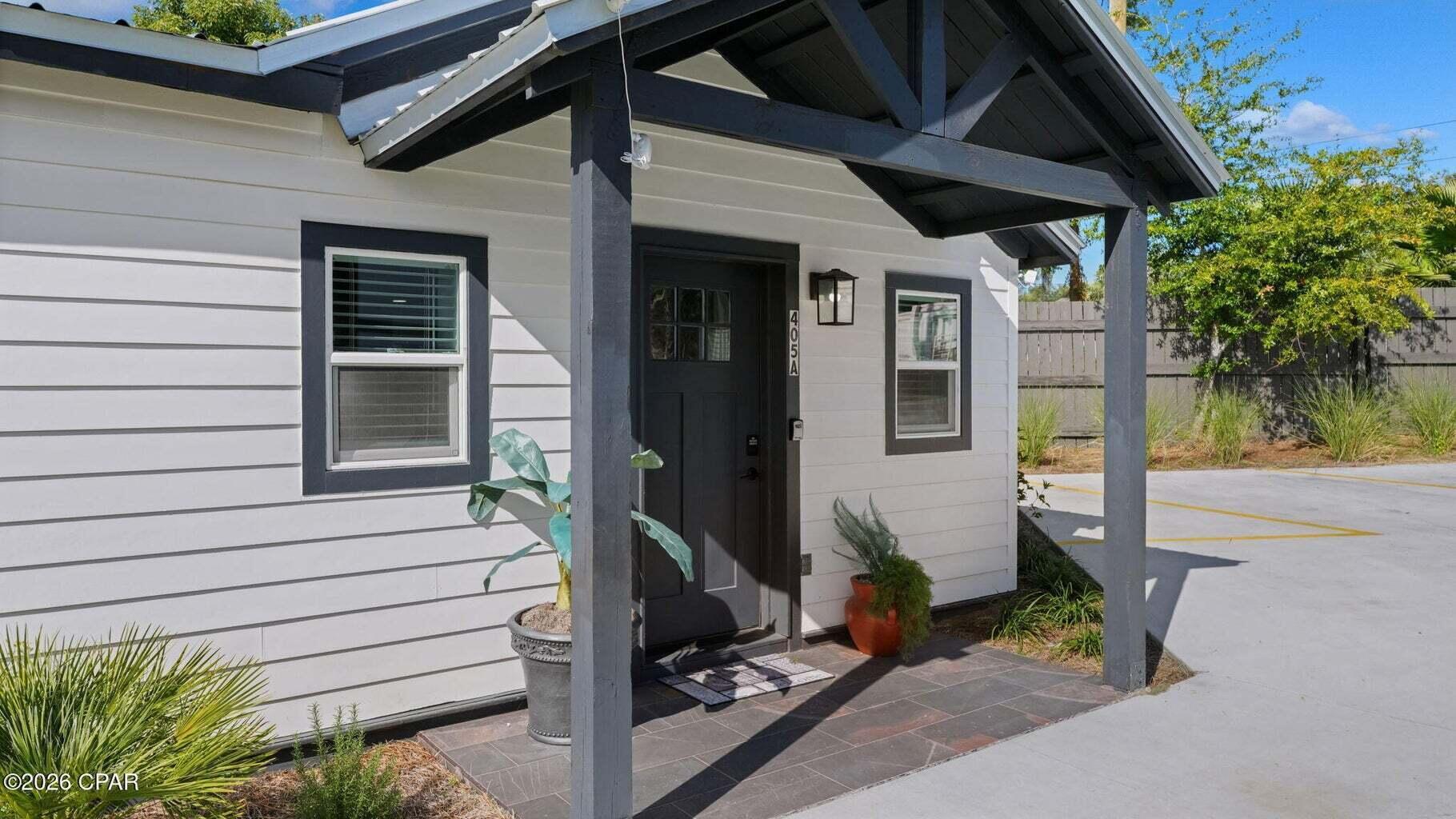 Image 3: Carriage house