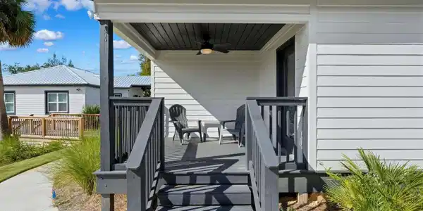 Image 4: Carriage house