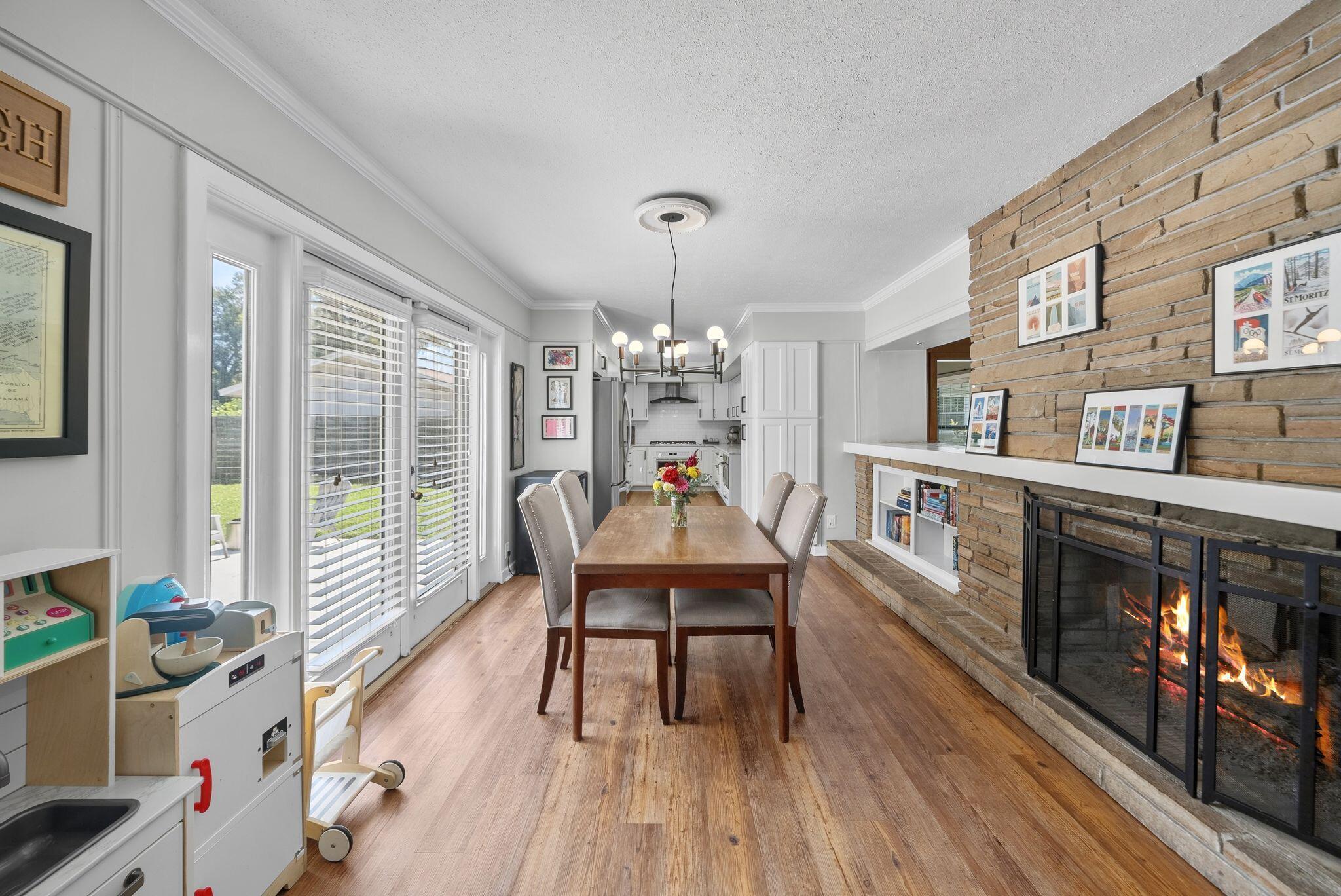 Image 4: Breakfast Room