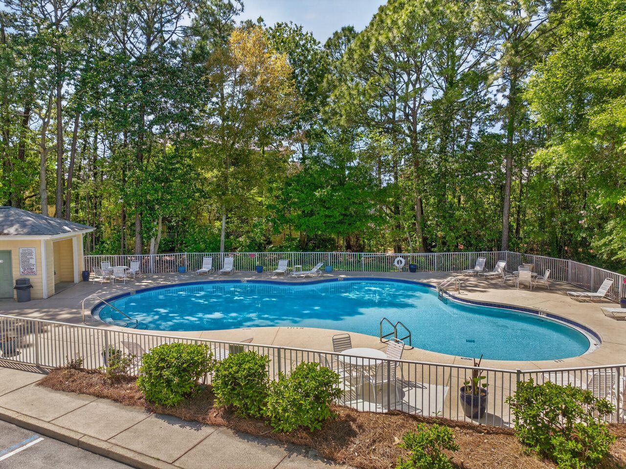 Image 2: POOL
