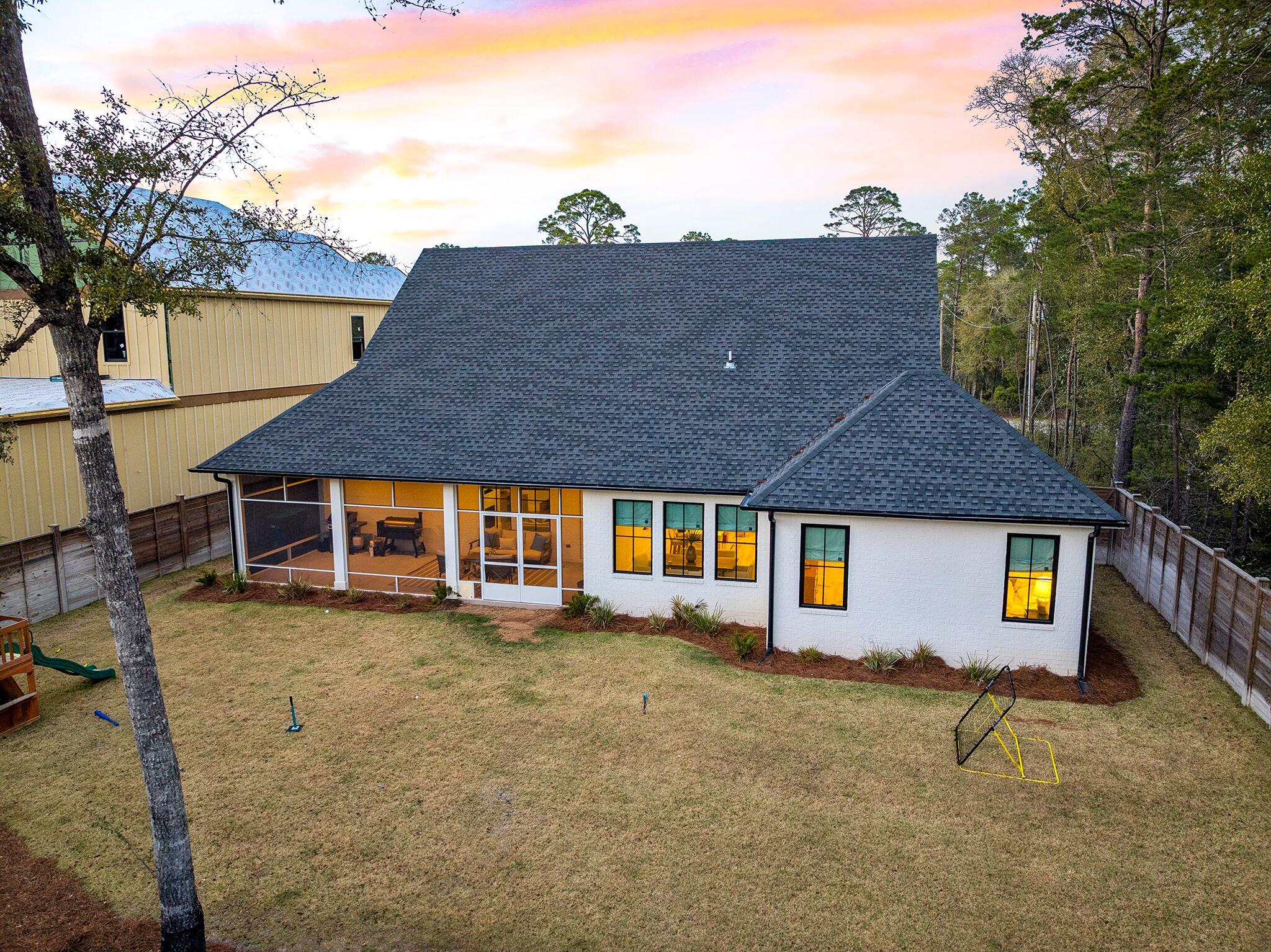 Image 2: Large Backyard