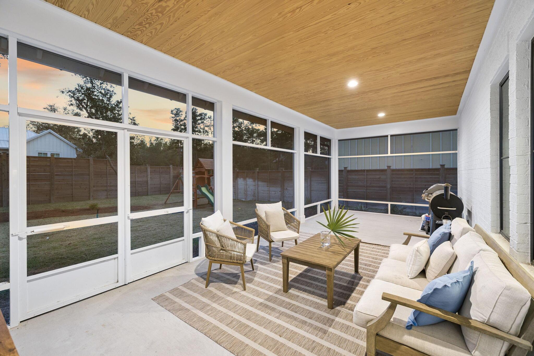 Image 4: Screened Porch