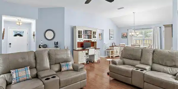 Image 4: Comfortable Living Area