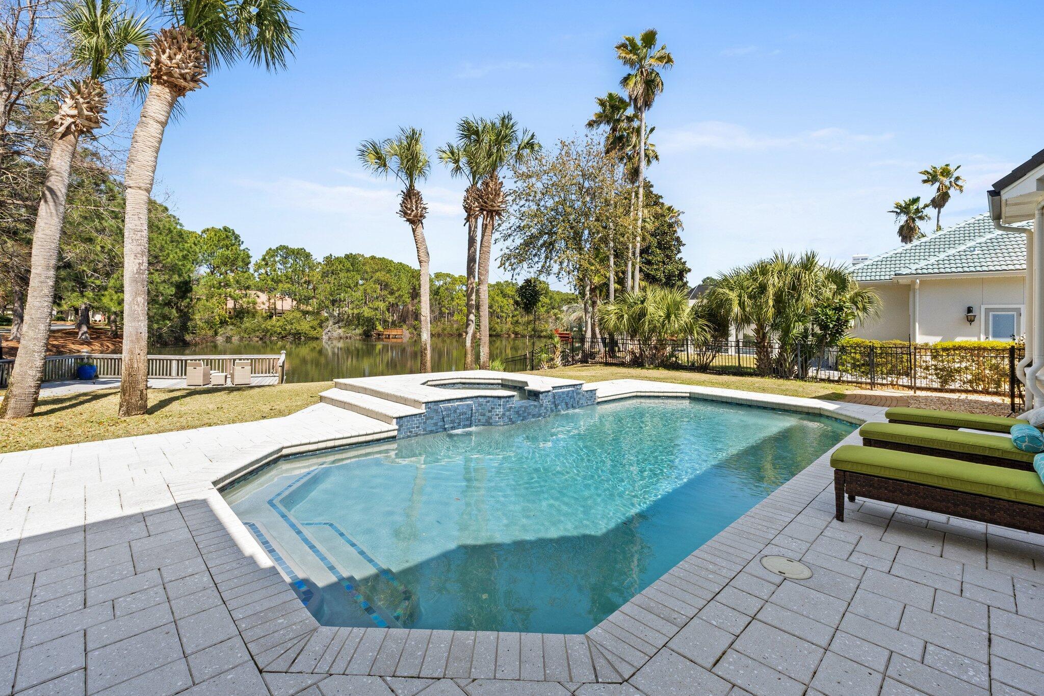 Image 2: Pool