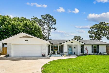1702 Green Palm Circle