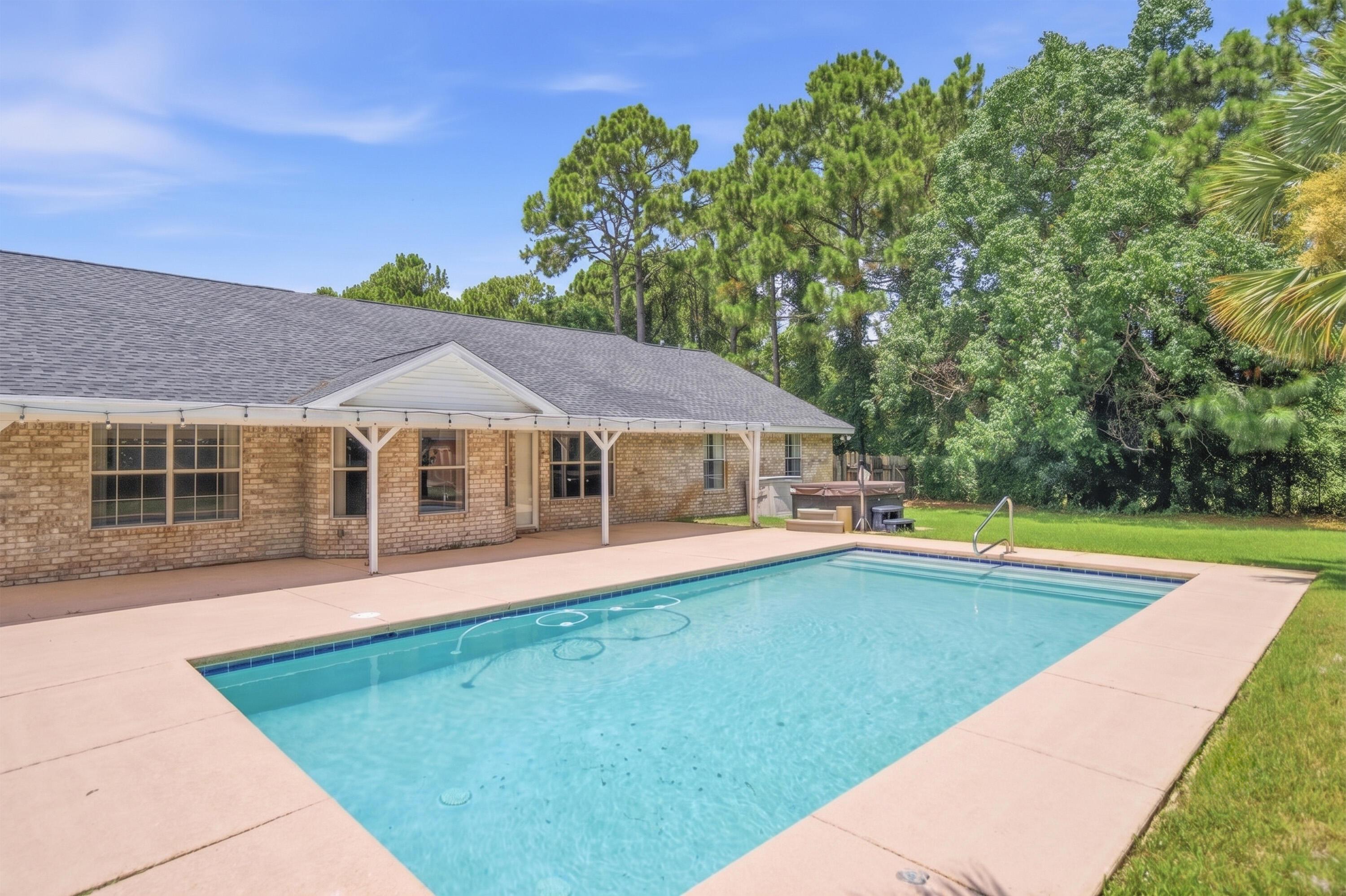Image 1: Private Pool