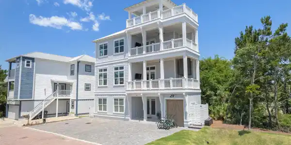 Image 2: 16 Bluewater View Ave-10