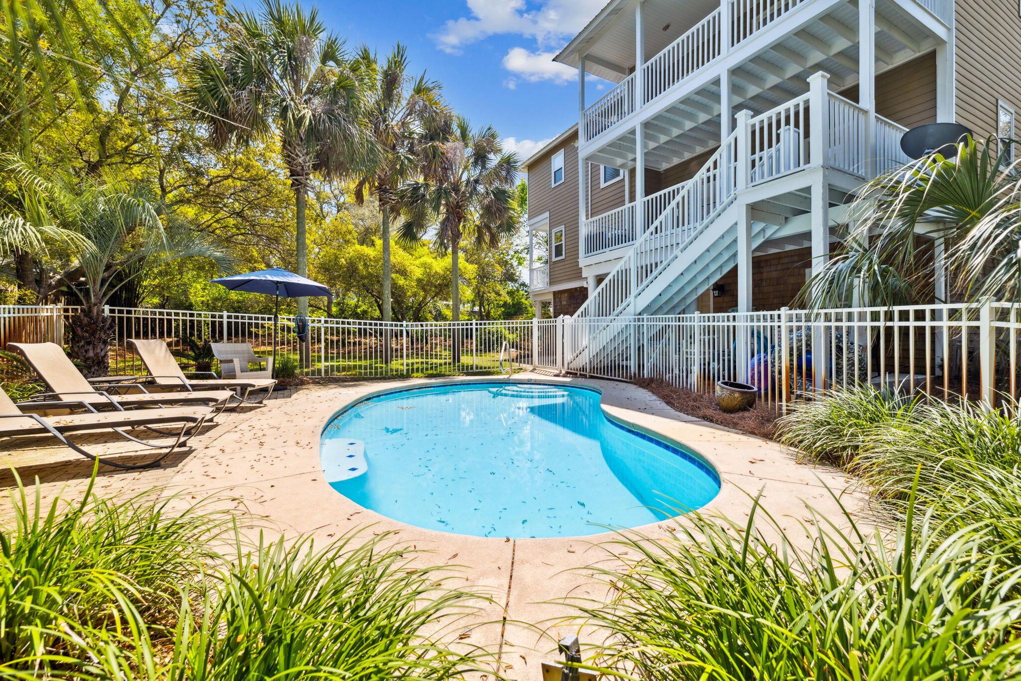 Image 4: Private pool