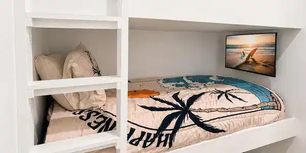 Image 4: bunks