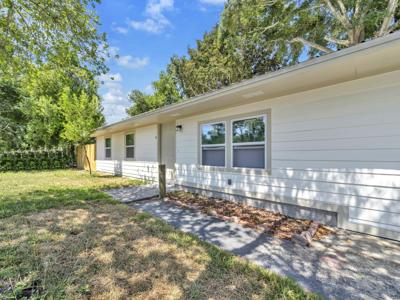 315 NW Oakland Circle Circle