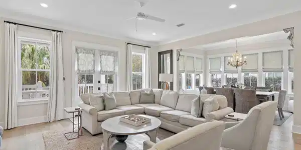 Image 3: 28 Dalton Drive