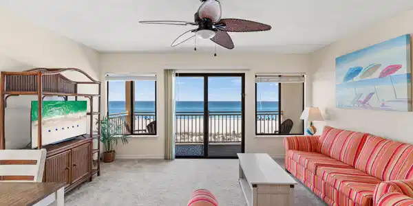 Image 4: Top floor condo