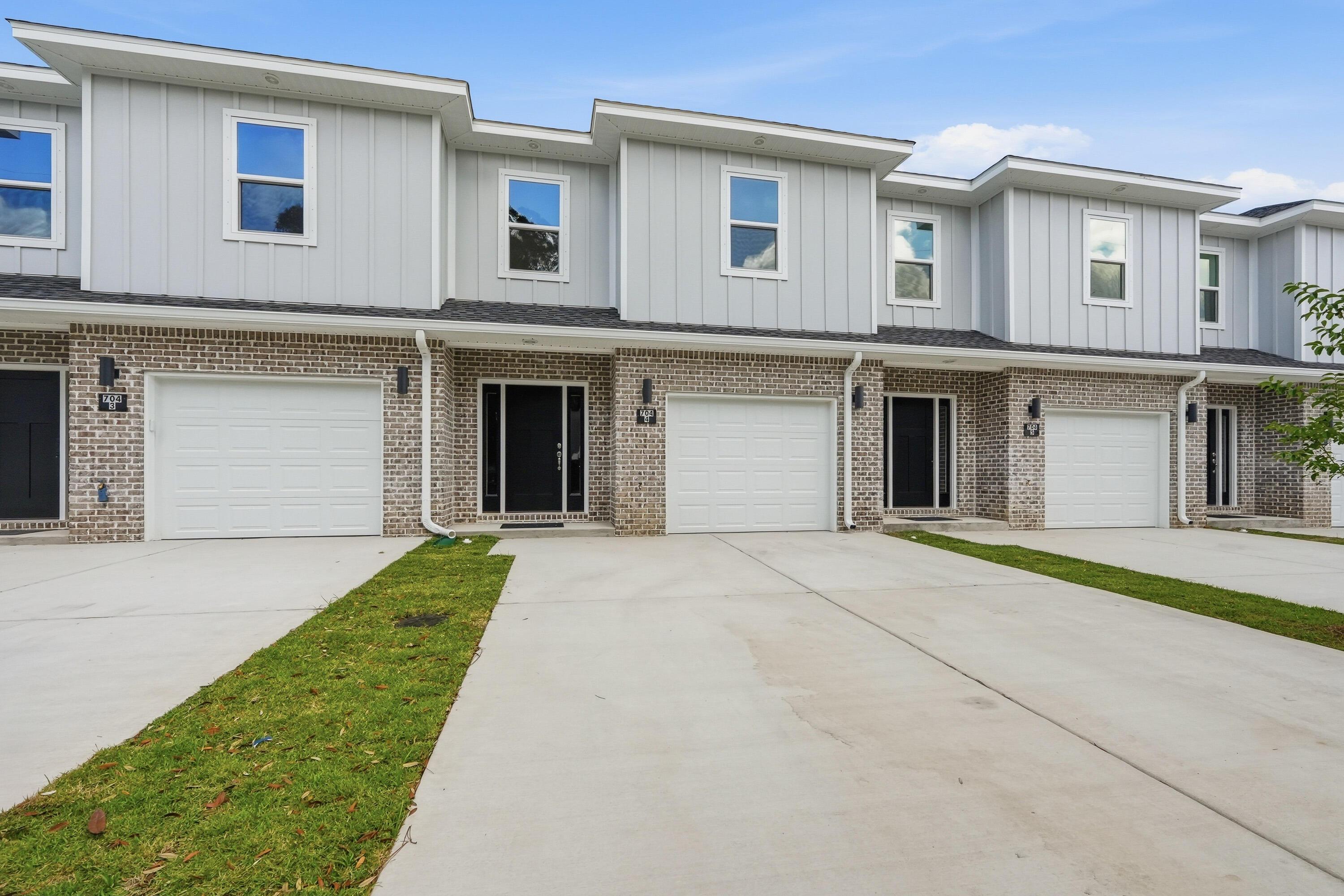 Image 1: 704 ferguson dr unit 4-3