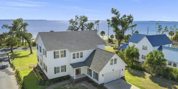 900 W Beach Drive