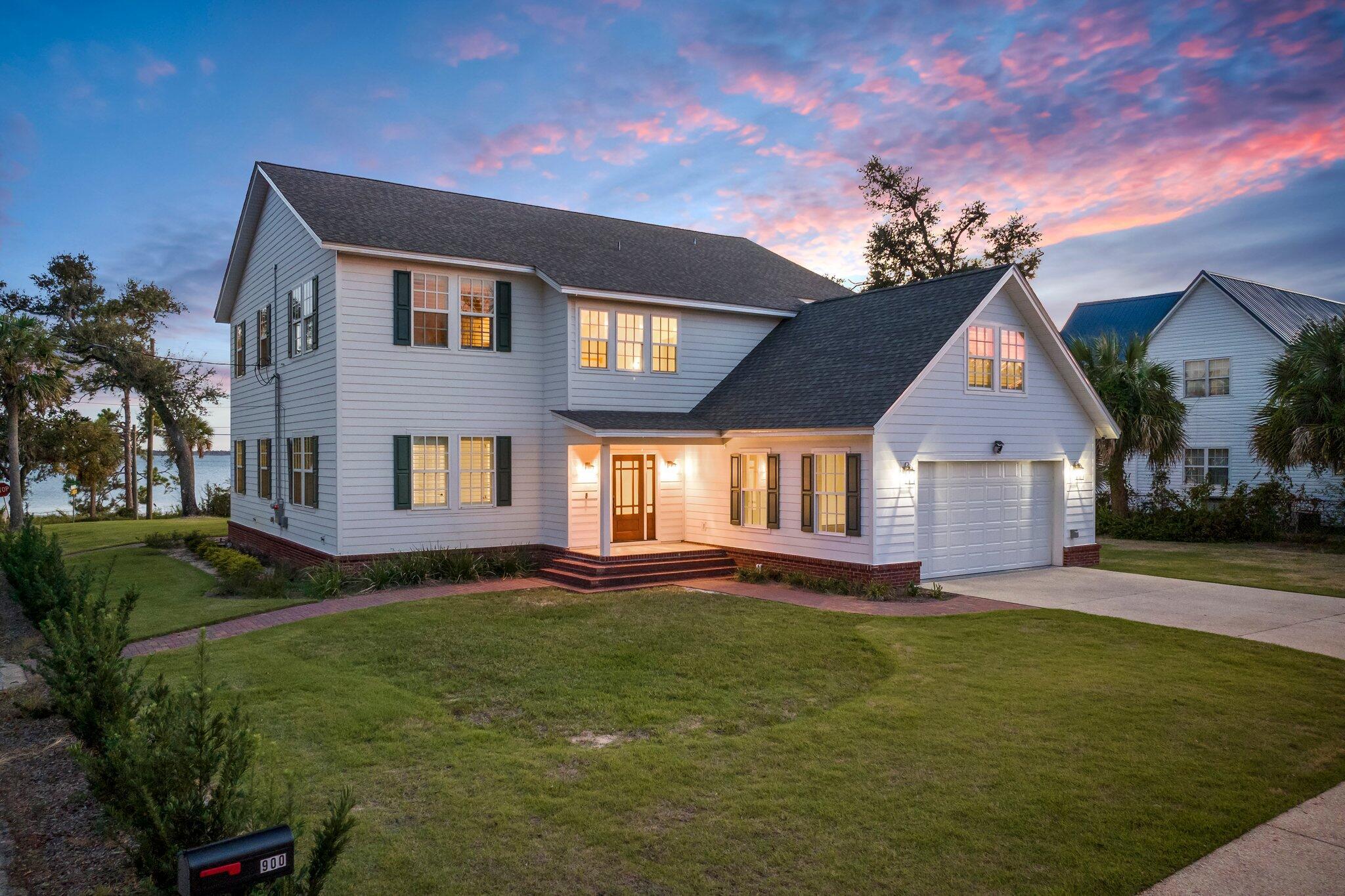 Image 3: 4-web-or-mls-900-w-beach-dr