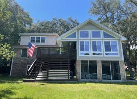 219 E Dominica