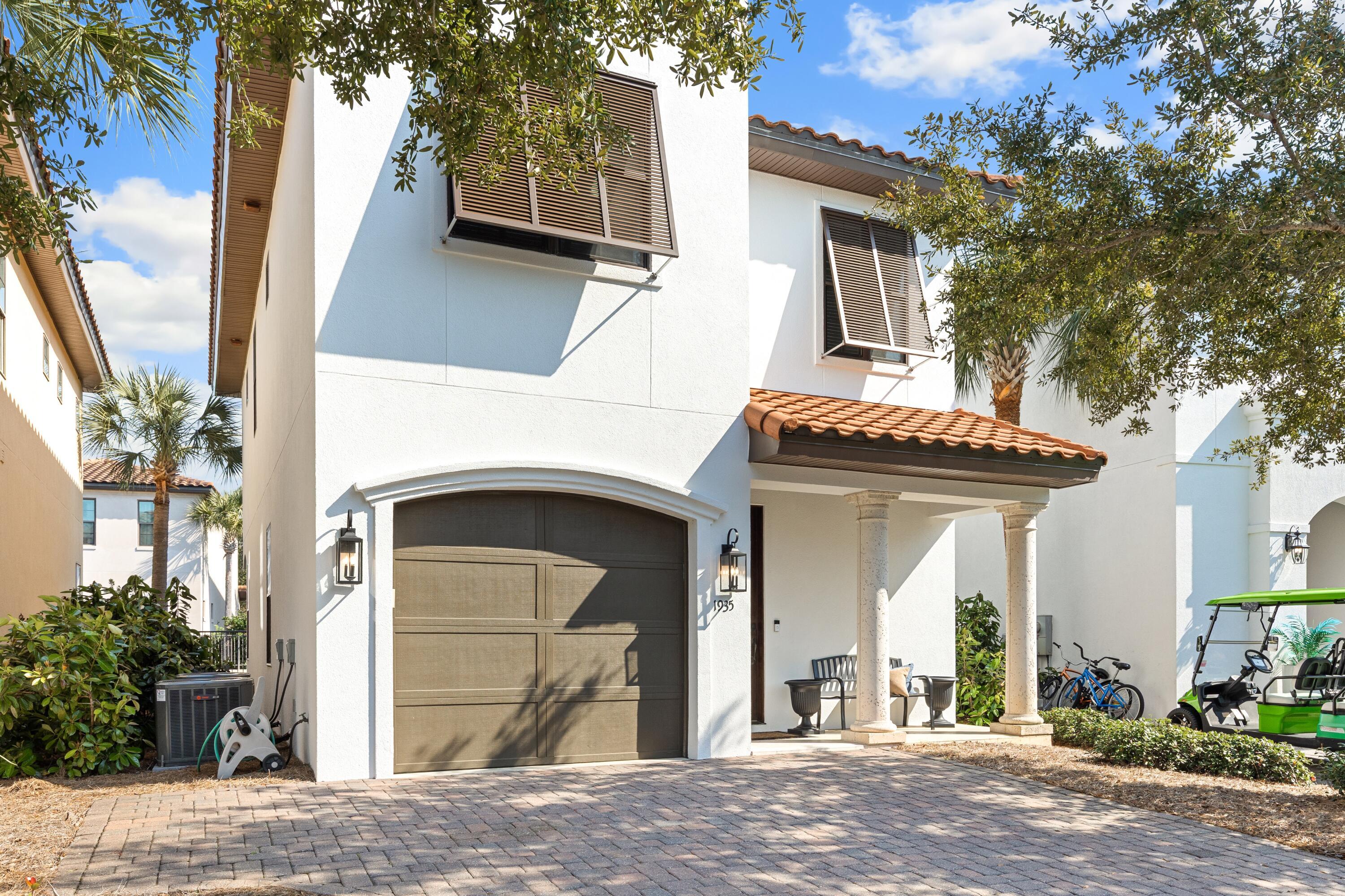 Image 4: 1935 Boardwalk Drive-3