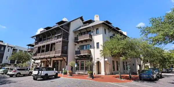 78 N Barrett Square