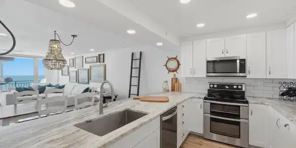Image 3: Kitchen