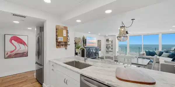 Image 4: Kitchen