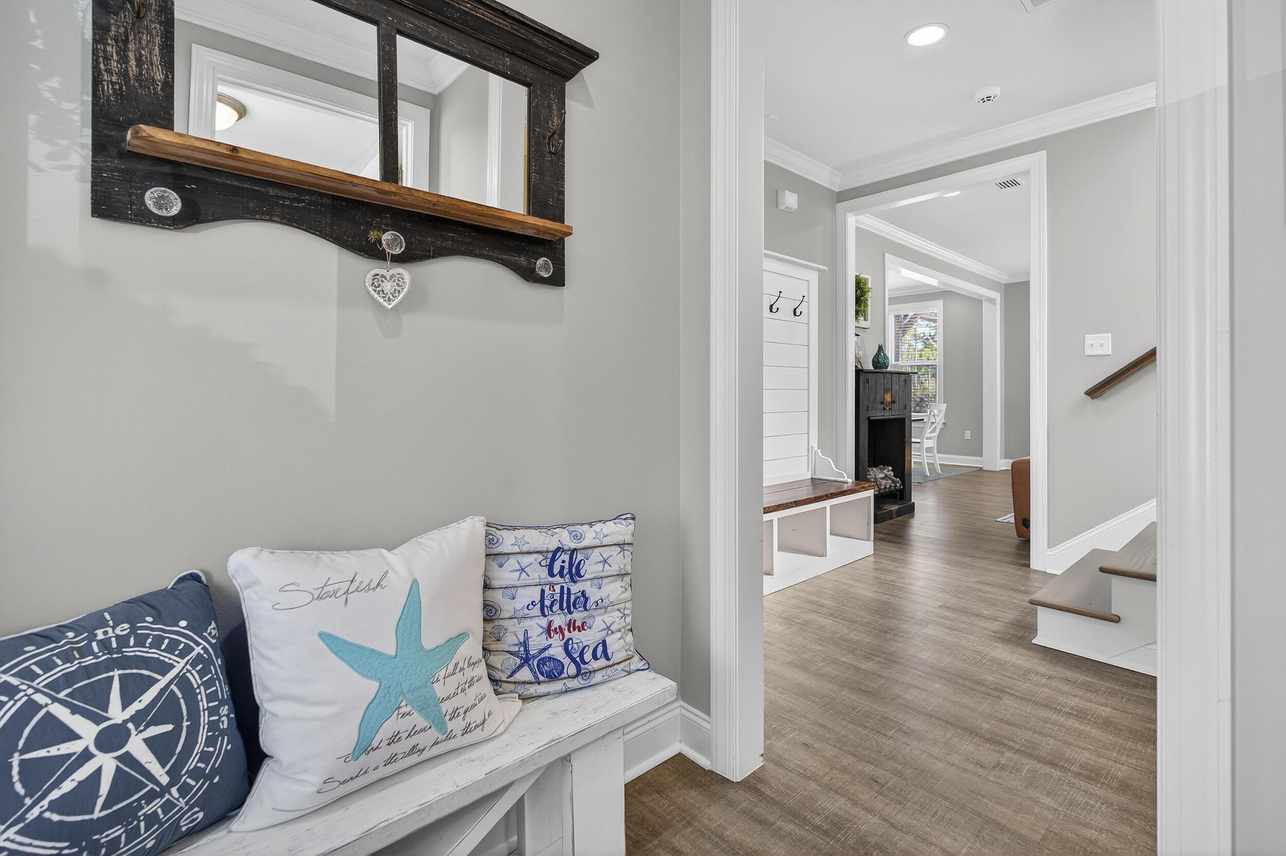 Image 4: Foyer