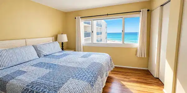 Image 2: Bedroom