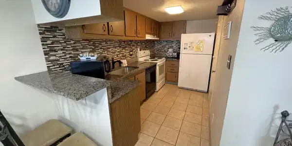 Image 3: Kitchen