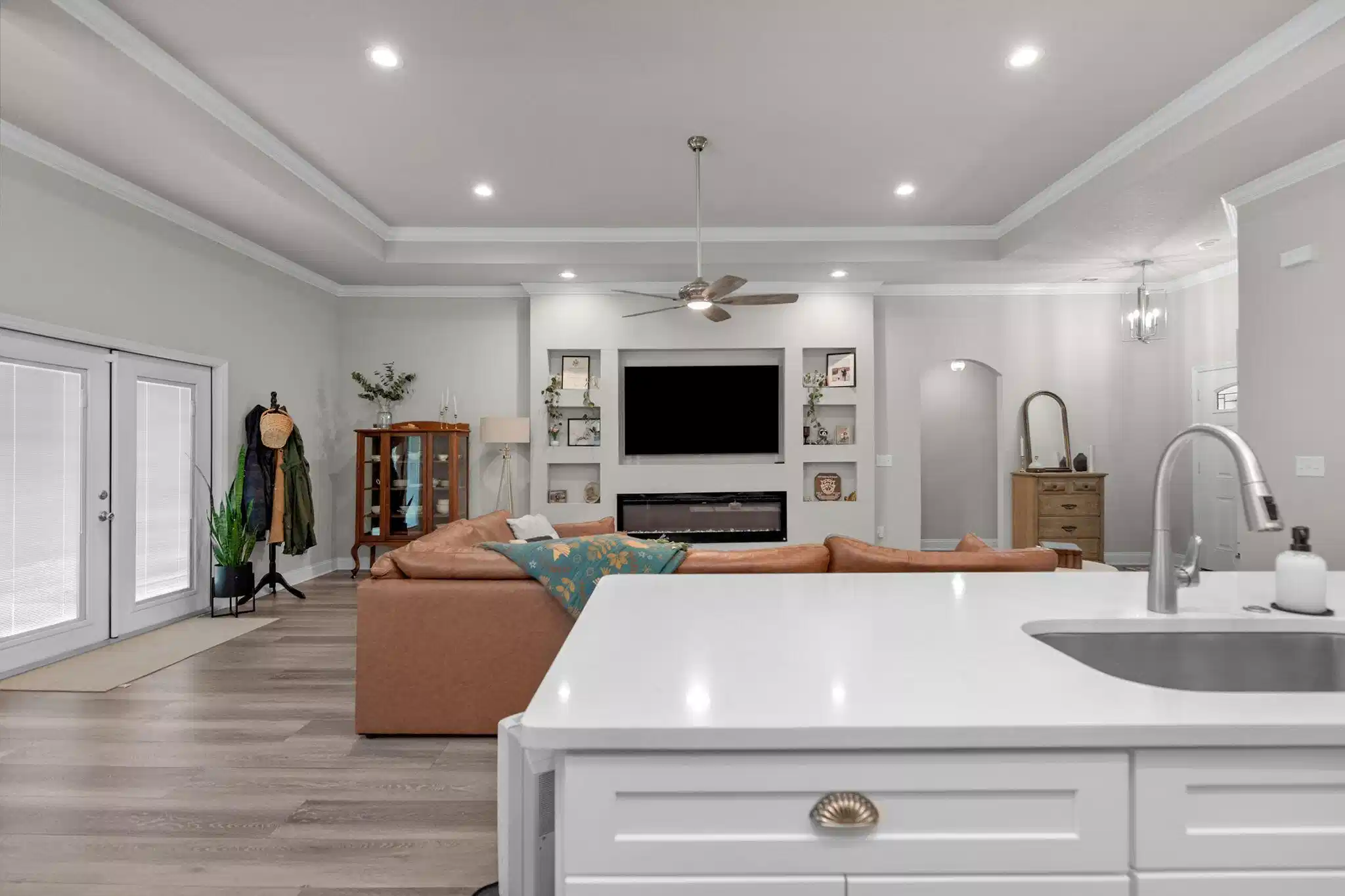 Image 1: Open layout and tall ceilings