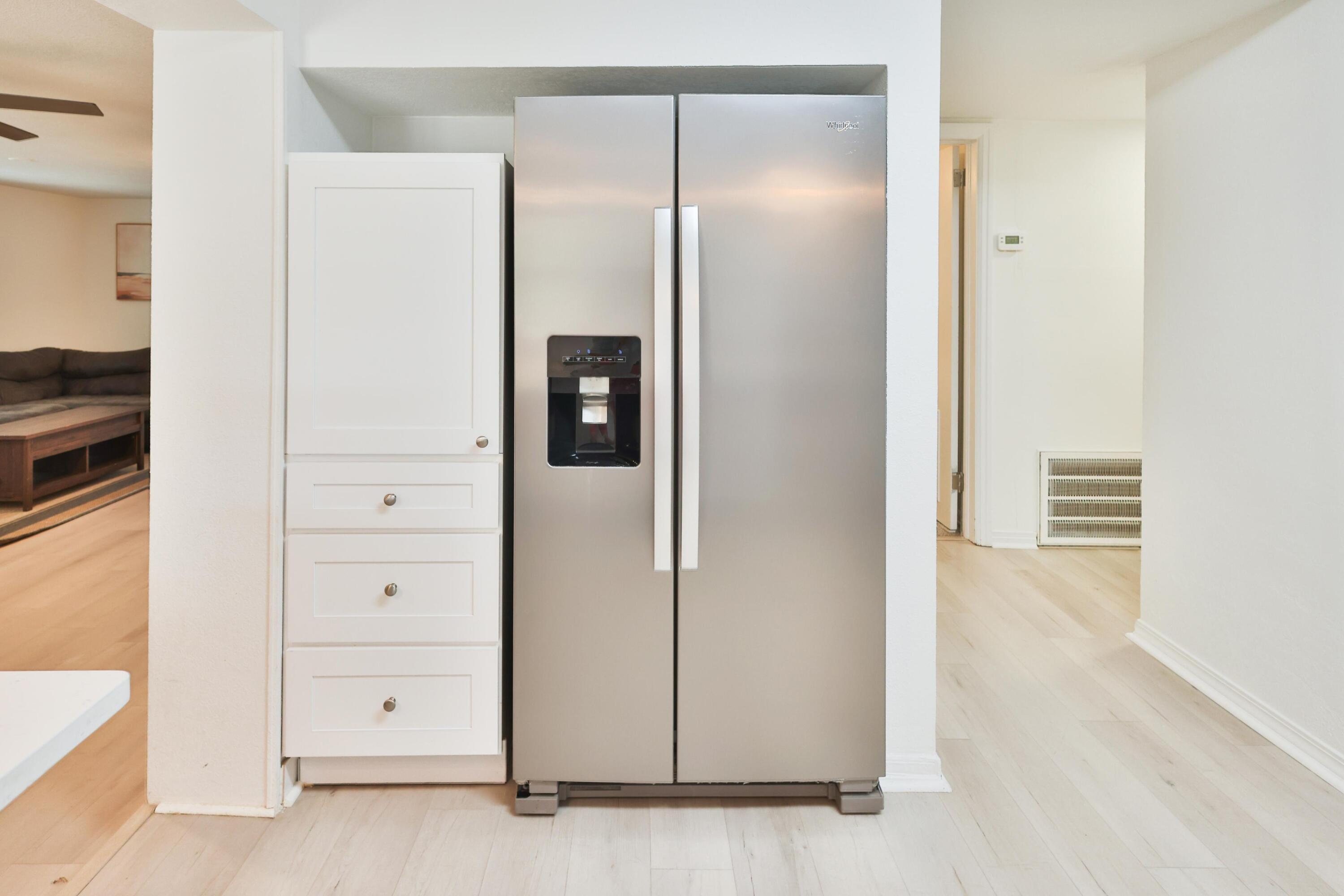 Image 3: Kitchen 2