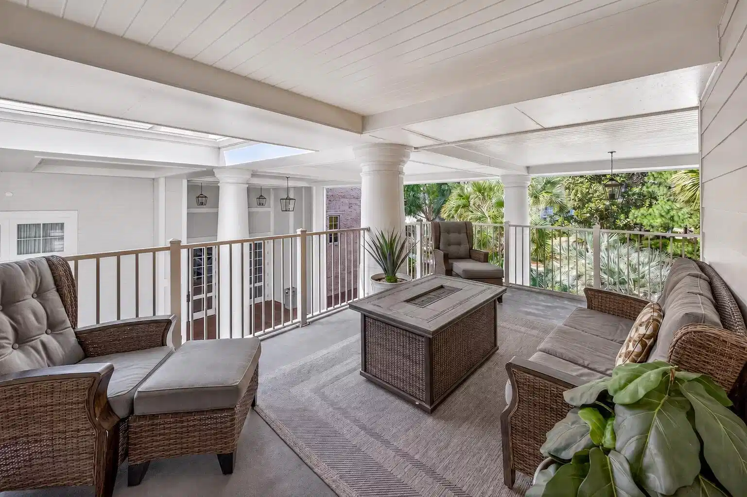 Image 1: Corner Balcony