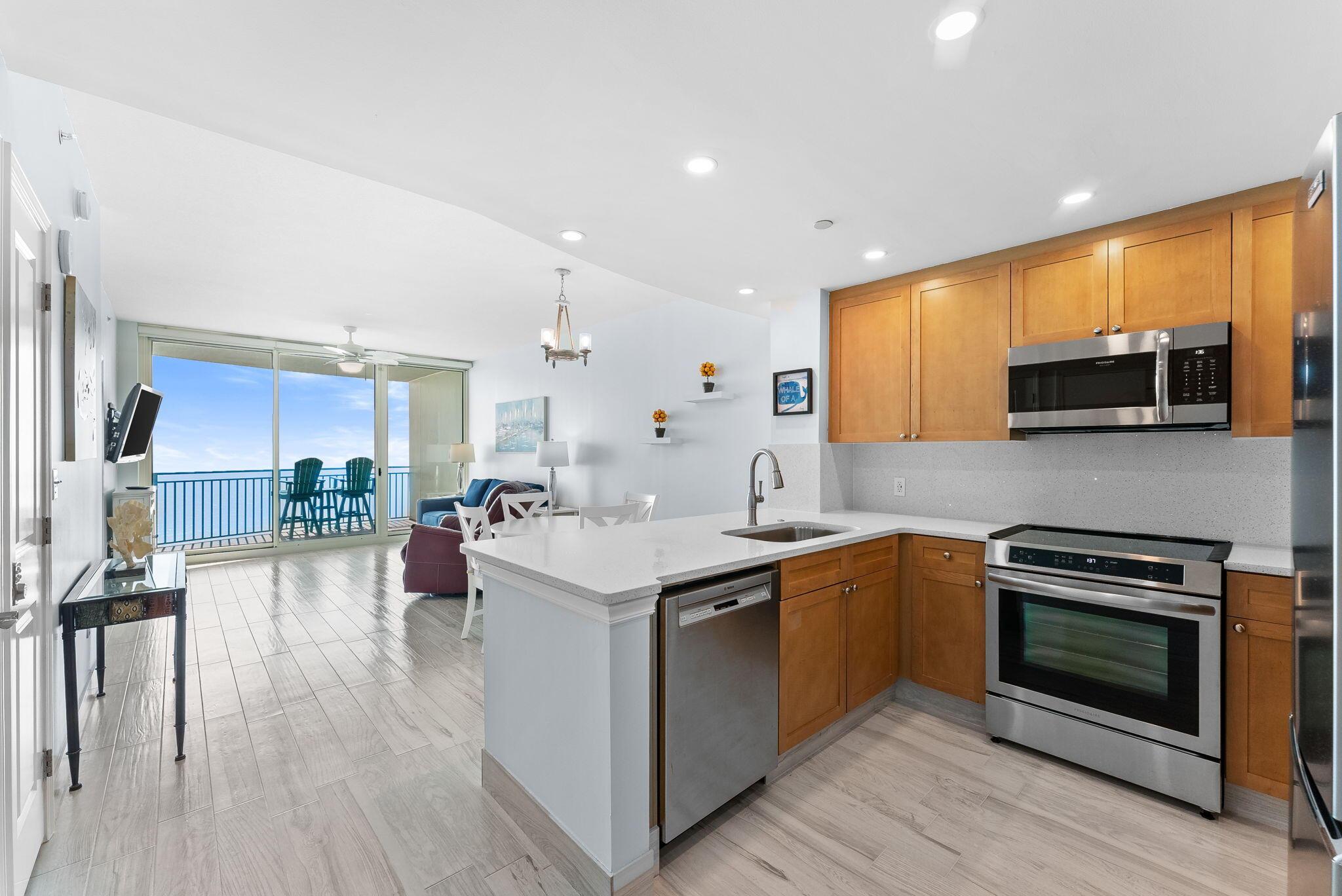 Image 3: 12-All Stainless Kitchen