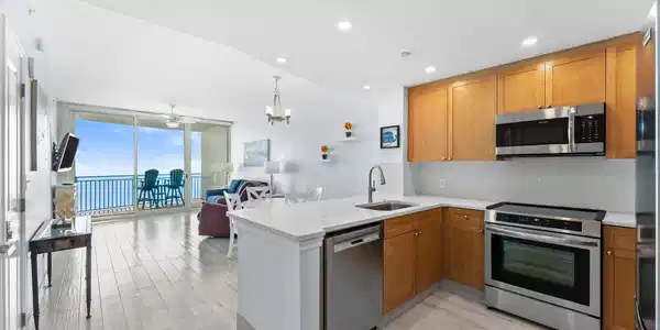 Image 3: 12-All Stainless Kitchen