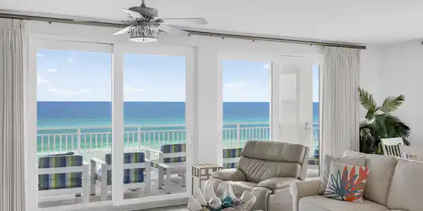 Image 3: Living Area Beautiful View