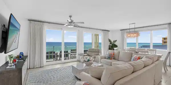 Image 4: Living Dining Area