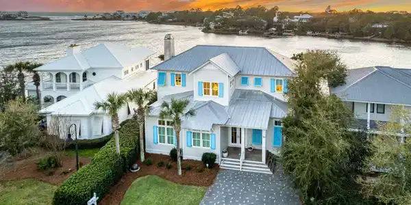 70 Lake Pointe Drive