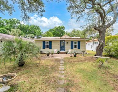 102 SE Magnolia Avenue