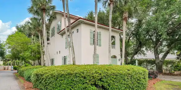 11 Topaz Cove
