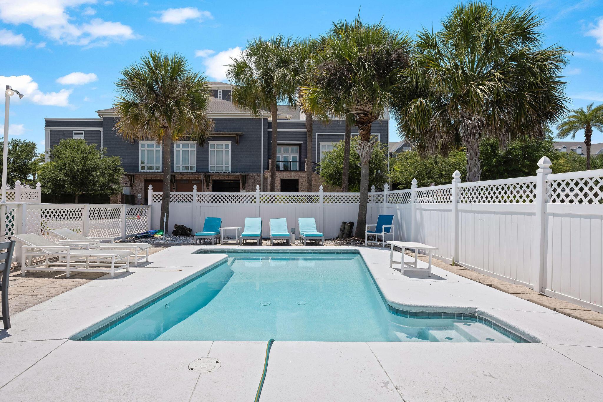 Image 2: 91MatthewBlvd-0505