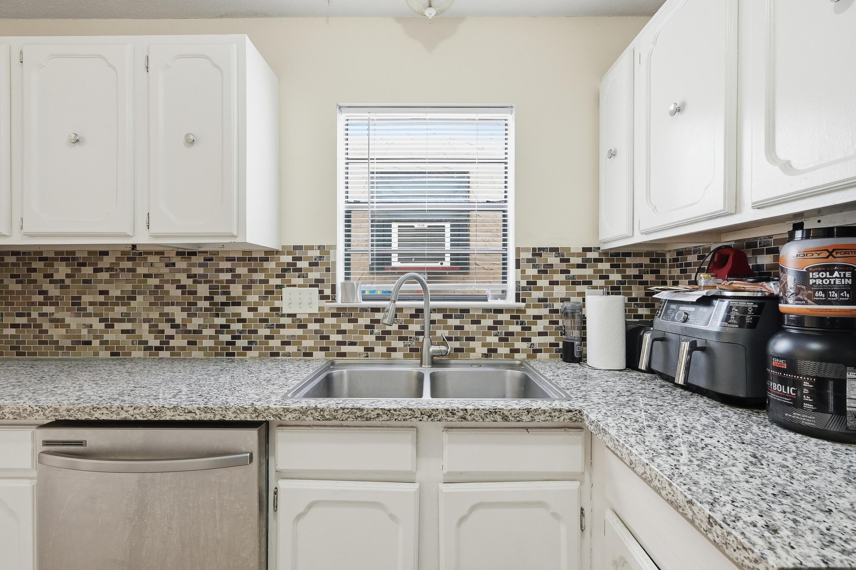 Image 4: 41 12th St Unit G68-Kit2