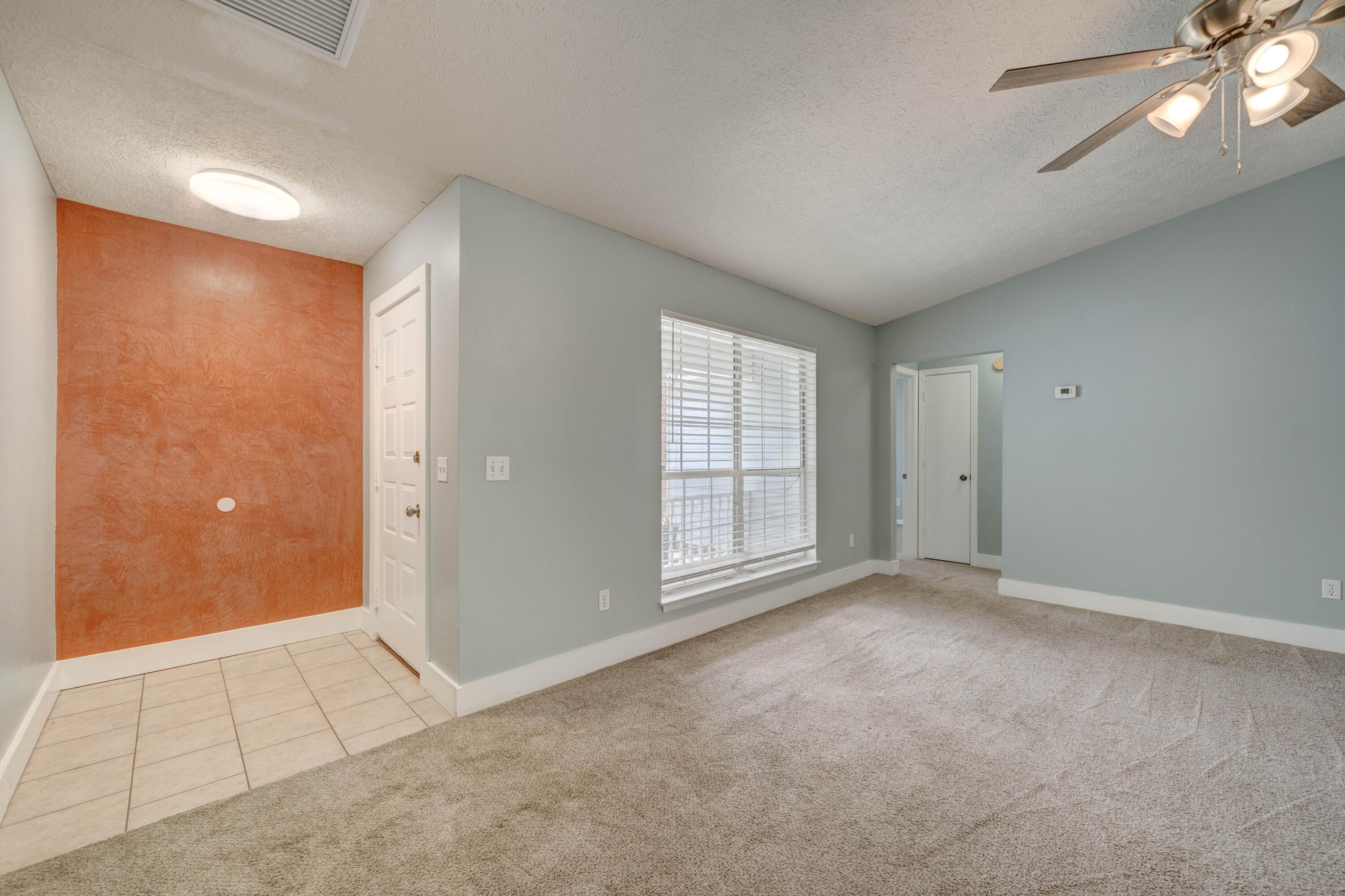 Image 3: Entry